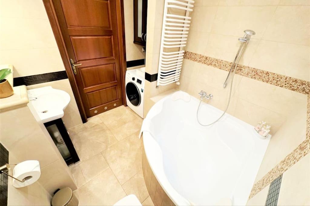 Exclusive Penthouse Near Citycenter 120M2 +Netflix Kraków Zewnętrze zdjęcie